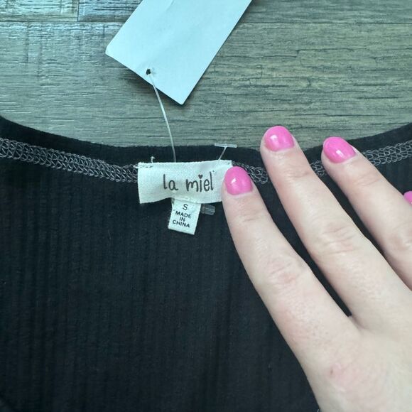 NEW WITH TAGS WOMENS TOP SZ SMALL - Picture 2 of 3